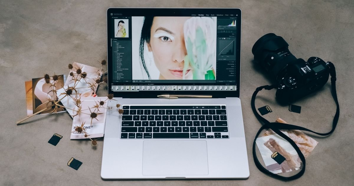 Laptop and camera for optimizing web images
